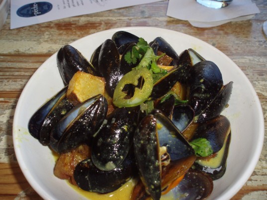 Mussels in Green Curry Sauce