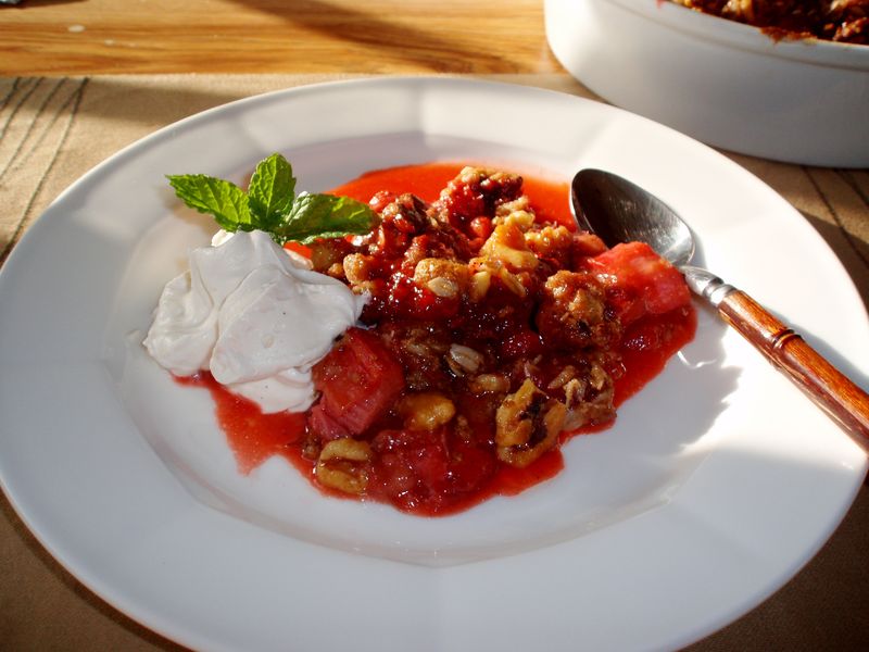 Strawberry Rhubarb Crumble