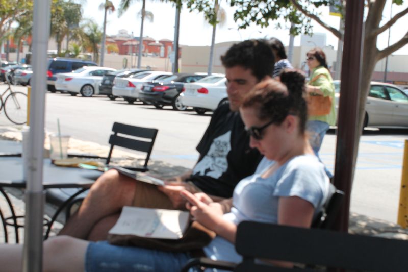 Browsing through e-mails and magazines at the Farmers Market 